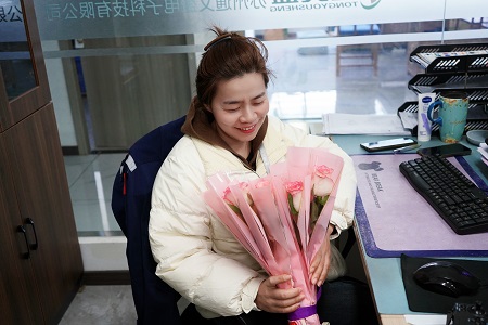 花漾三月,致敬智造她力量|通又盛三八节送花活动温情落幕